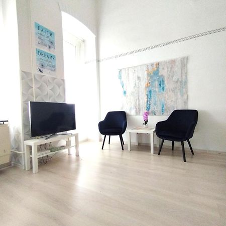 Free Parking Garage! Downtown Apartment Close To New York Cafe ブダペスト エクステリア 写真