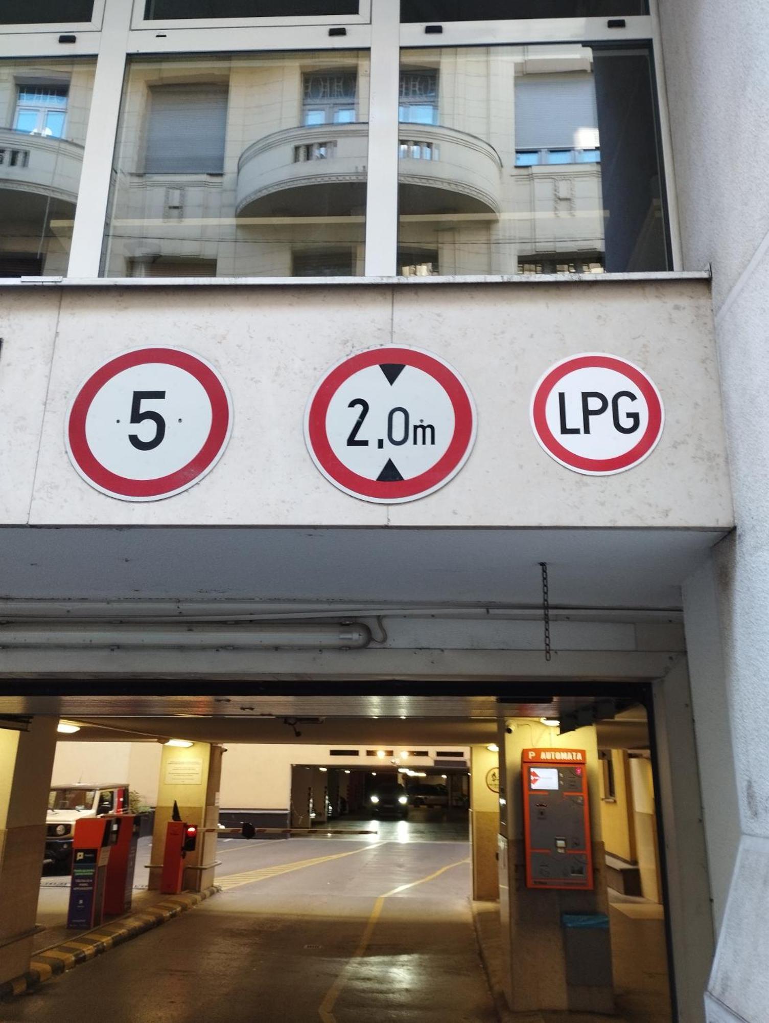 Free Parking Garage! Downtown Apartment Close To New York Cafe ブダペスト エクステリア 写真